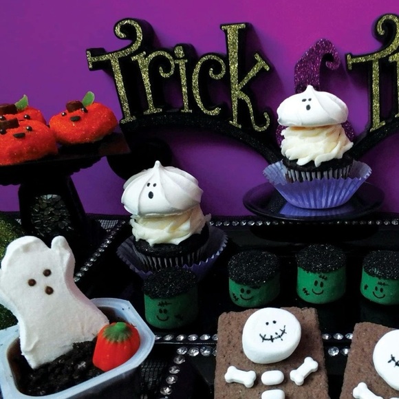 Sweet Treats for the Holidays: Edible Creations for the holidays by Norene Cox - Picture 2 of 6